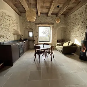 Dans Vieille Ferme Bugiste , Ceyzerieu France